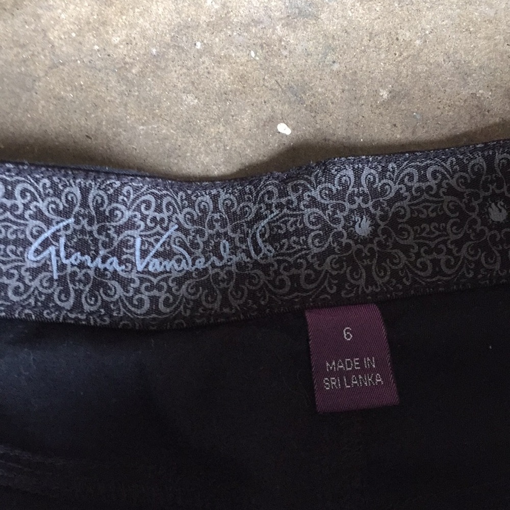 Gloria Vanderbilt - Black shorts - Picture 3 of 3